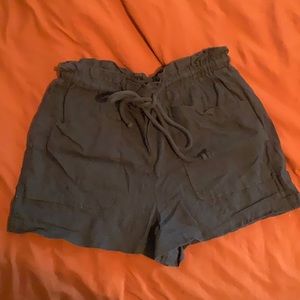 Gray Universal Thread Paper Bag shorts - Size M